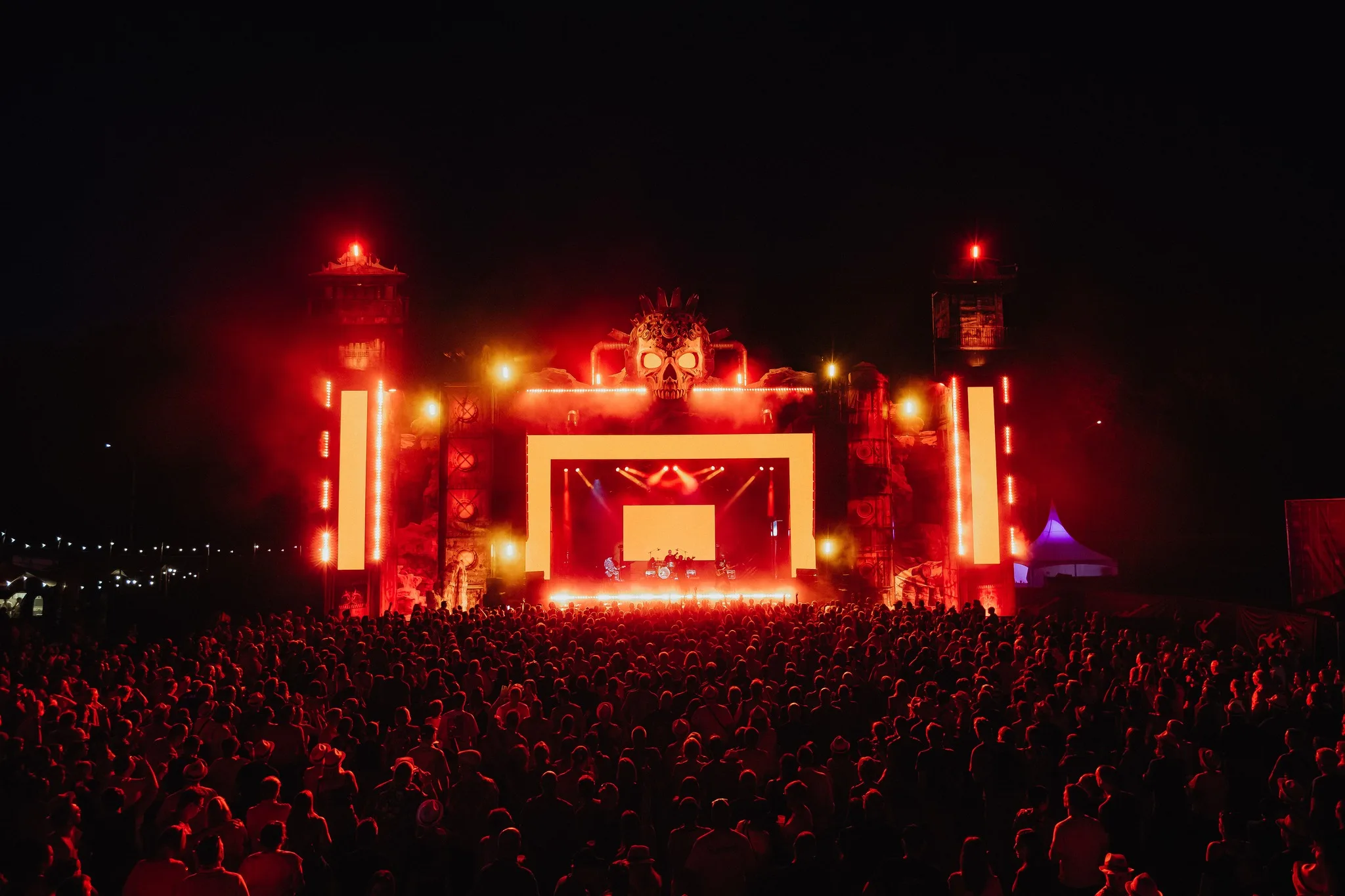 NOSTALGIE TRIBUTE FESTIVAL 2027 op Facebook