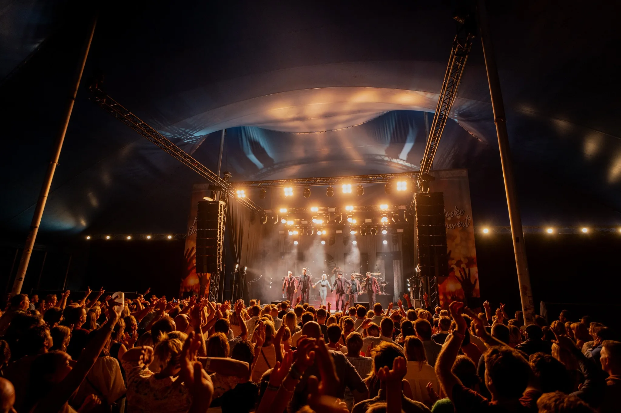 Milk Inc. LIVE - FOREVER TOUR | 15 Jaar Poeke Doavert op Facebook