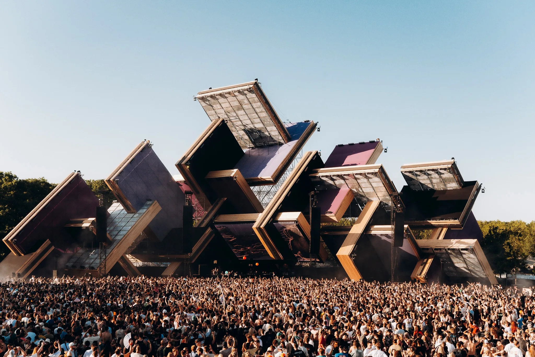 AWAKENINGS FESTIVAL 2026 op Facebook